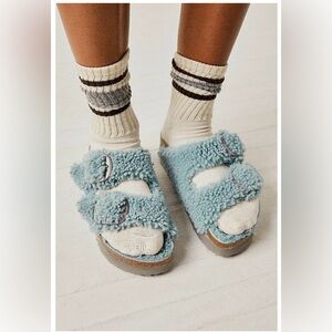 NWOT Birkenstocks Arizona Big Buckle Papilio
Teddy Shearling Size 38 Narrow 7